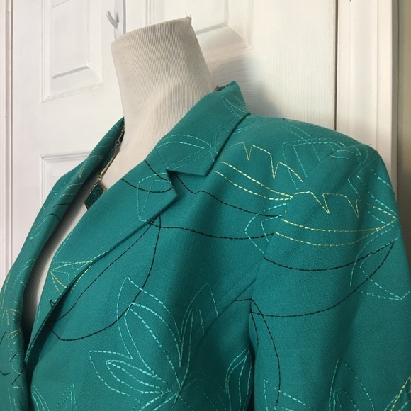 Requirements Embroidered Green Blazer with Textured Fabric and Notched Lapels - Picture 5 of 10